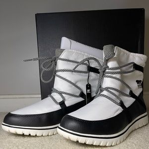 Sorel waterproof woman’s boots in a size 10